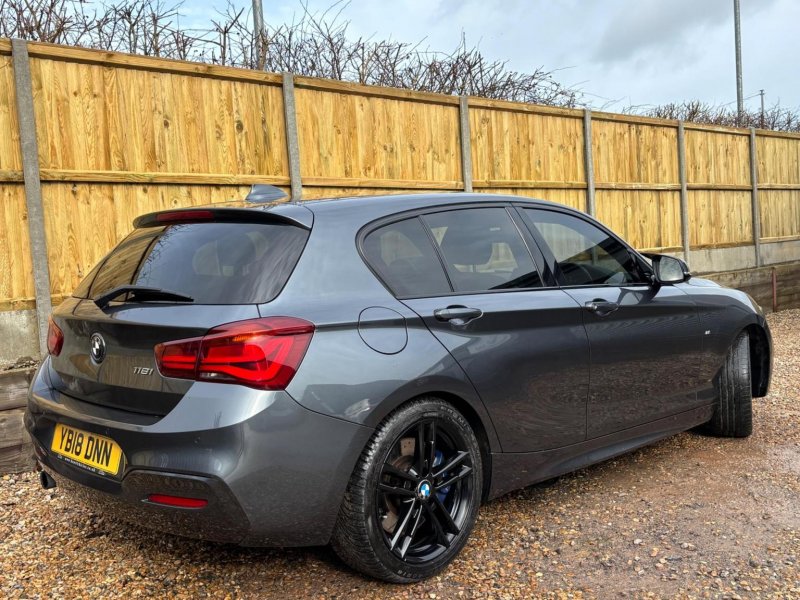 BMW 1 SERIES